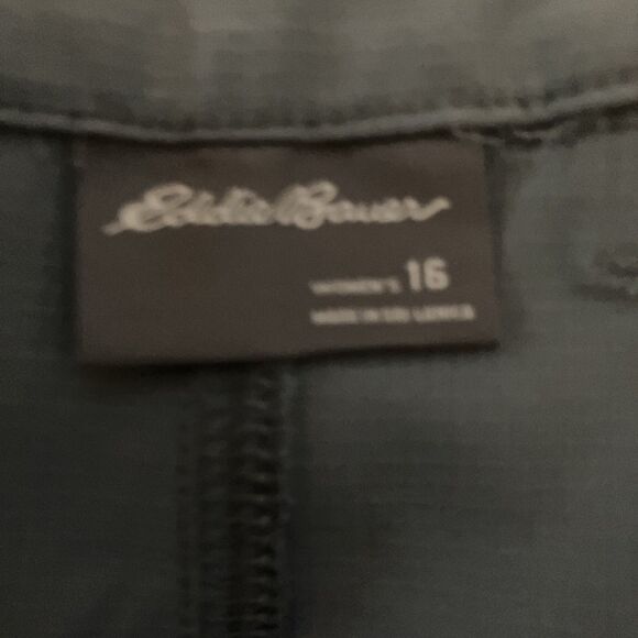 eddie bauer pants Size 16 Olive Green StretchZip Cargo Rip stop Crop Minimalist - Picture 6 of 6